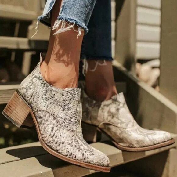 FREE BIRD Women’s SADIE BOOTIES/Boots IN WHITE PYTHON | PRELOVED!! - Picture 1 of 13